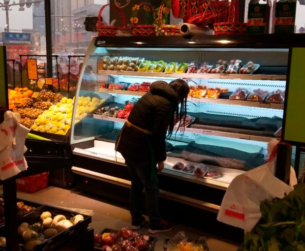 半高款風(fēng)幕柜